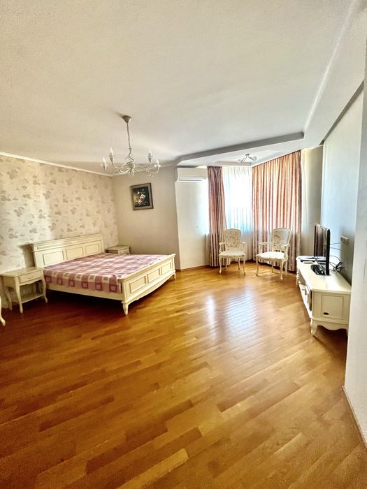 Продаж 2 кім. 65 кв.м Саперно-Слобідська 22