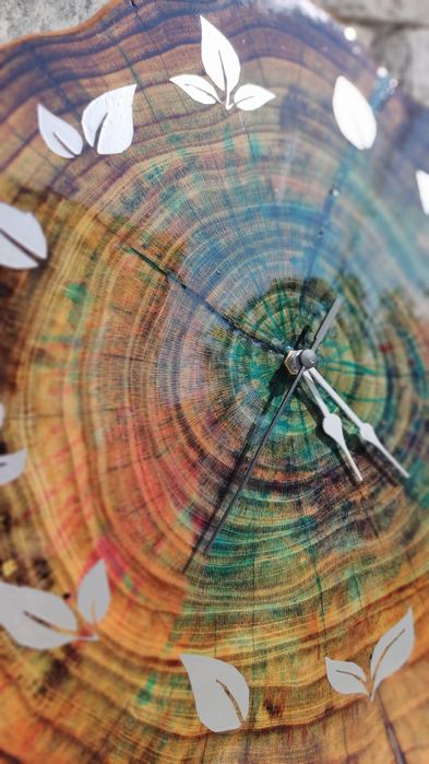 Relógio de parede em madeira