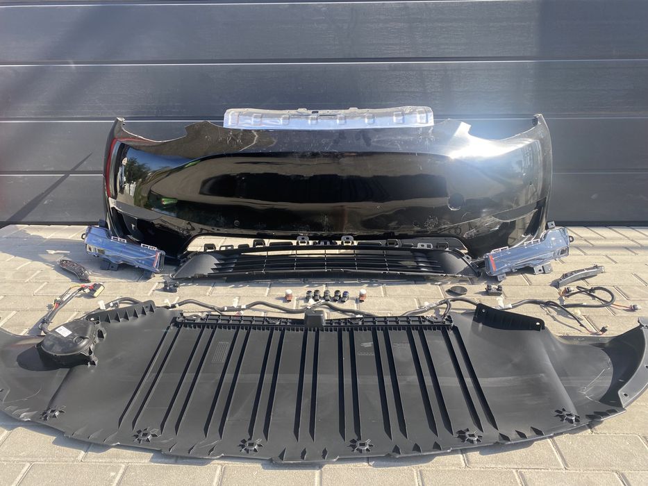 Бампер передний сборе  Tesla Model Y Model 3