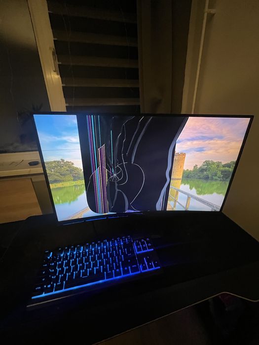 Sprzedam uszkodzony monitor gigabyte