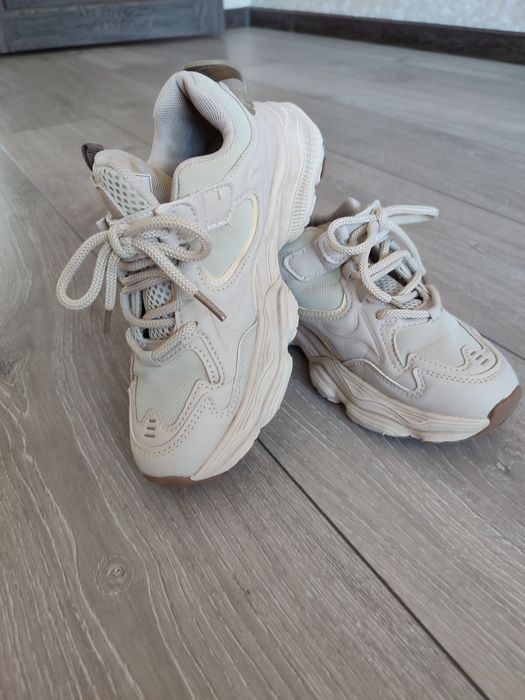 Кросівки для дівчинки