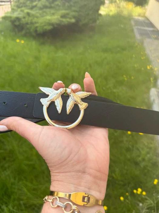 Śliczny damski pasek Pinko czarny ze złotym