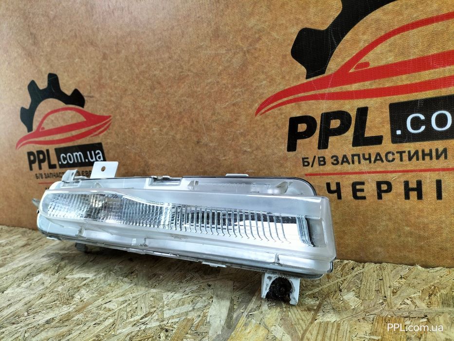 Volvo V40 II 2012-2016 Фара дневного света ДХО DRL правая 31290581