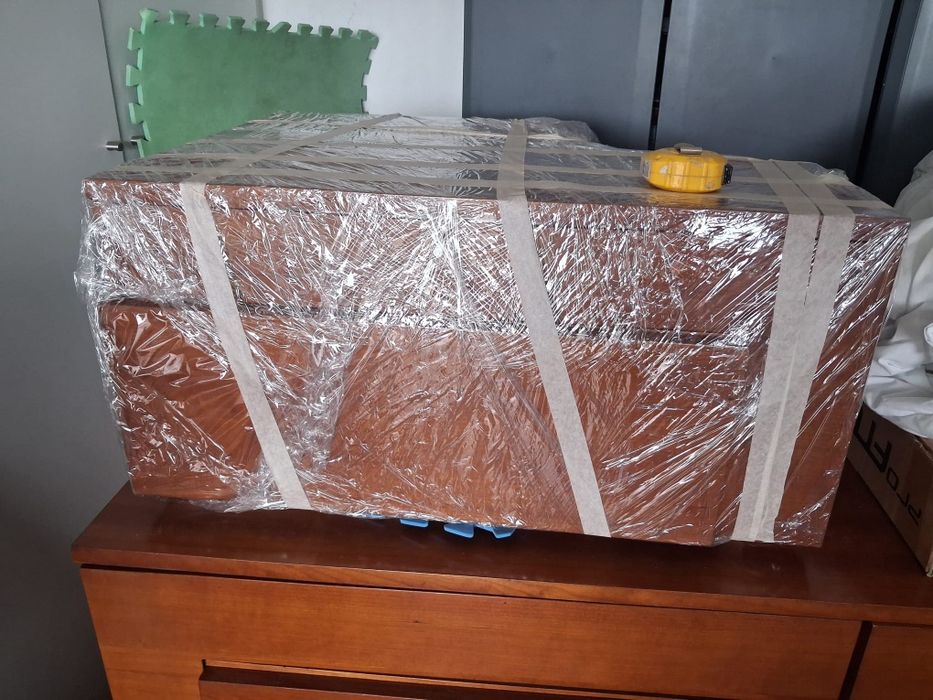 Móveis de quarto em madeira / cerejeira  – cómoda, camiseiro e mesas de cabeceira
