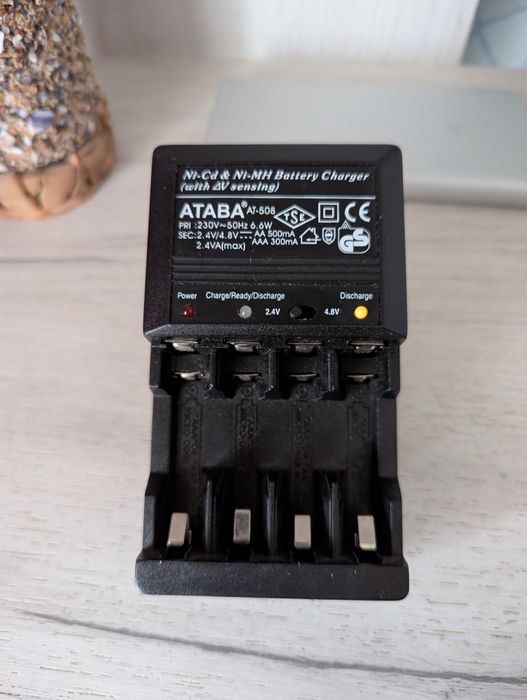 Зарядне для батарейок НОВЕ