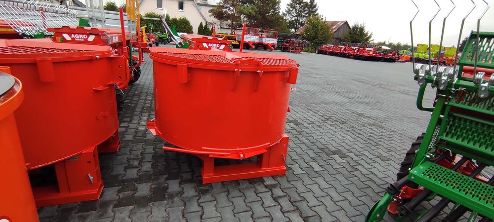 Mieszalnik do ciągnika betoniarka na WOM 1200l producent do ładowarki