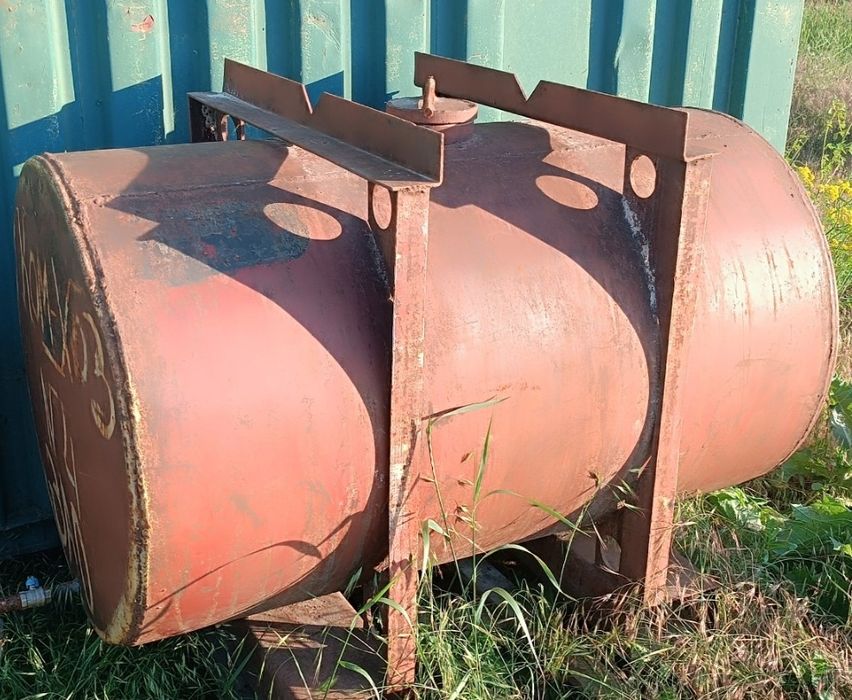 Вагончик для хранения, стеновые блоки, бочка