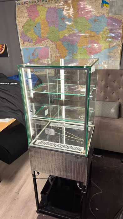 Холодильна вітрина для кондитерки, під замовлення