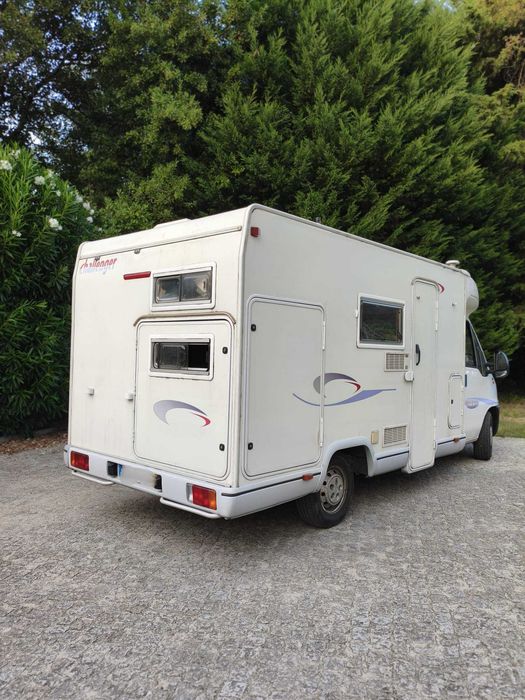 Autocaravana Challenger 103GA em ótimo estado, modelo de 2001