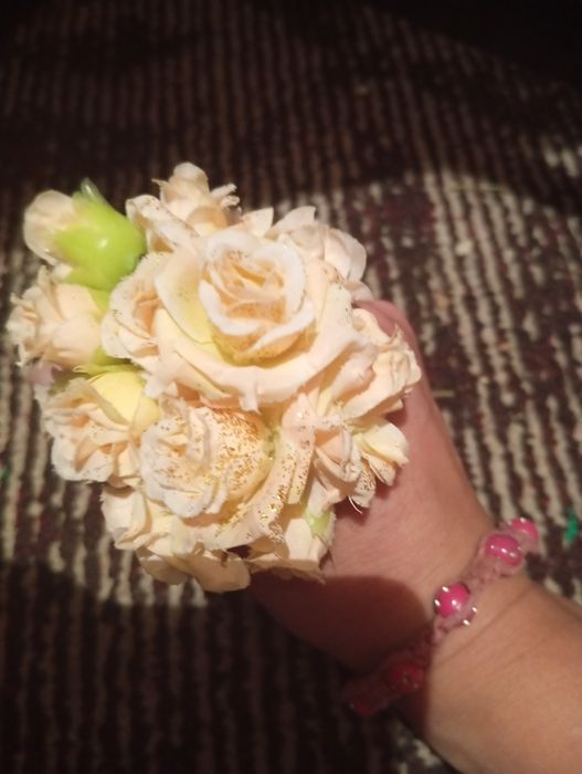 Шпильки с розами