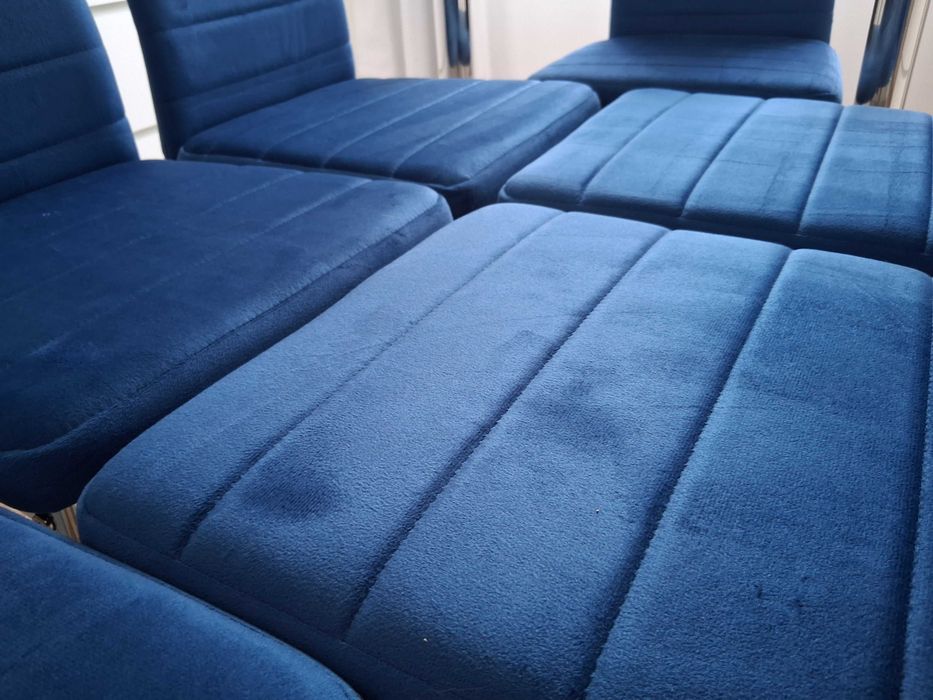 Mesa de sala com cadeiras
