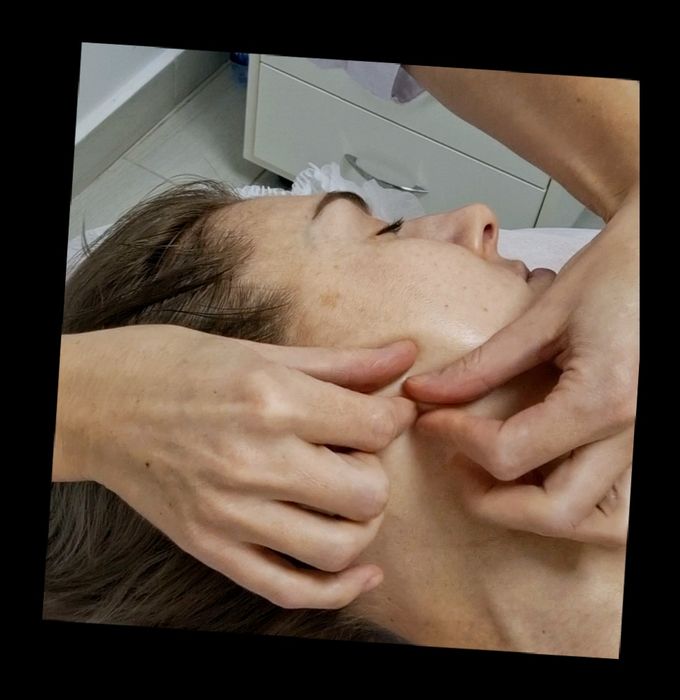 Масаж обличчя Кобідо