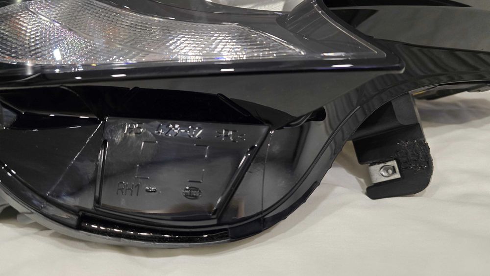 HELLA Farol principal Opel Corsa E