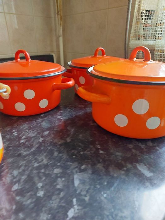 Кастрюли эмалированные набор