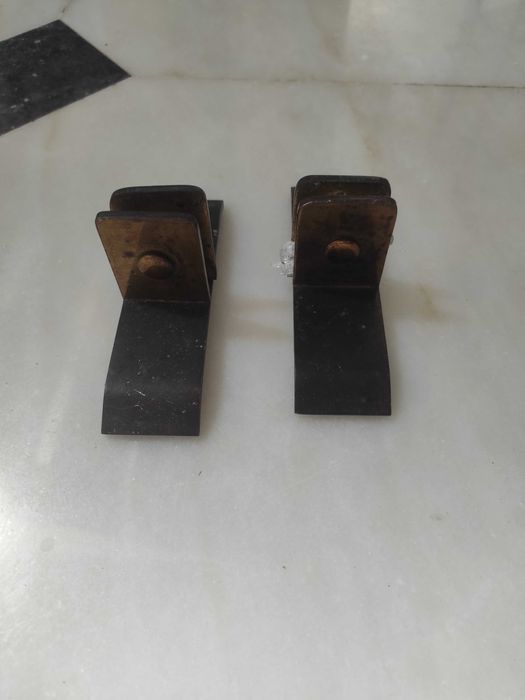 Pés para frente de lareira