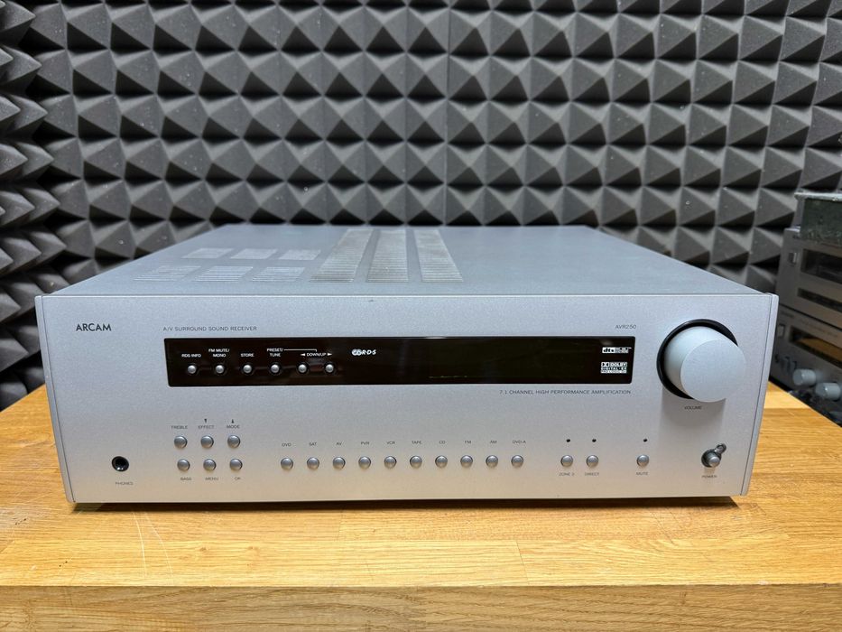 Amplituner ARCAM AVR 250