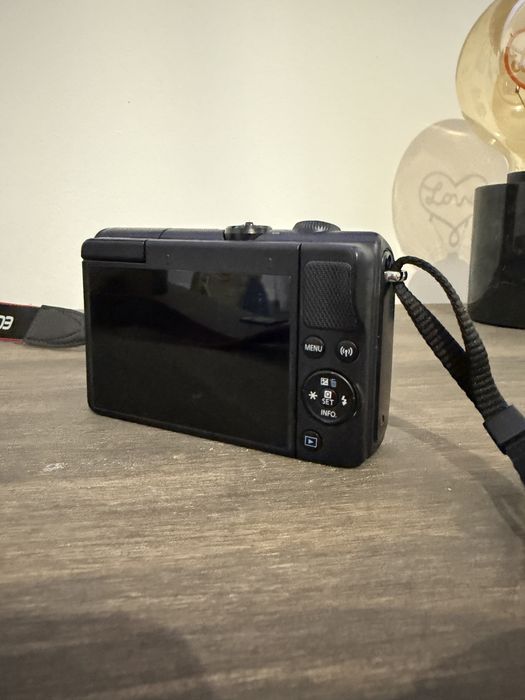 Canon EOS M100 - COMO NOVA