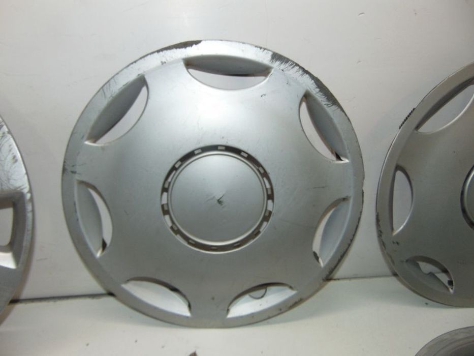 Tampões de roda Citroen 16 e Bmw 15 originais