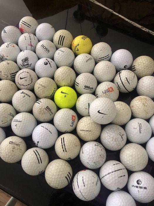 60 Bolas de golf, bolas de varias marcas. Algumas novas