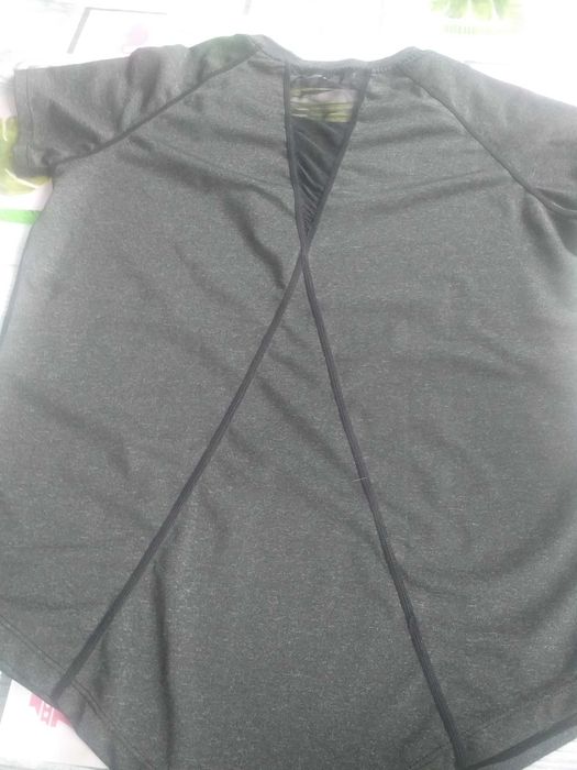 Tshirt sportowy grafitowy