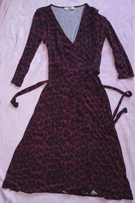 Довга сукня на запах