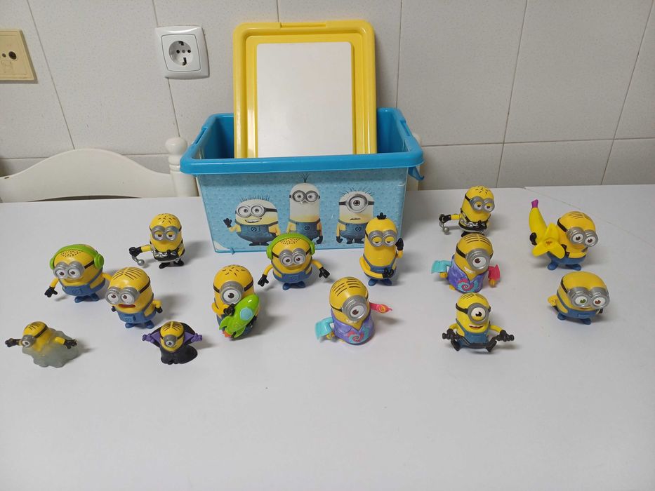 Caixa com Minions 14 unidades