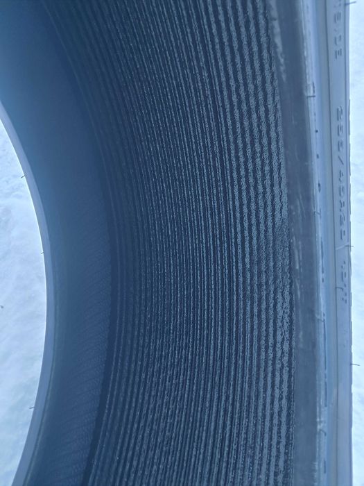 Шина автомобільна