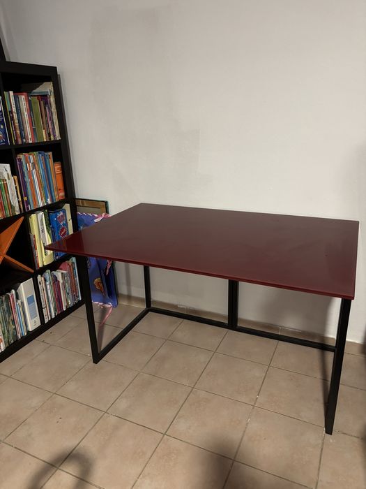 Mesa com tampo de vidro
