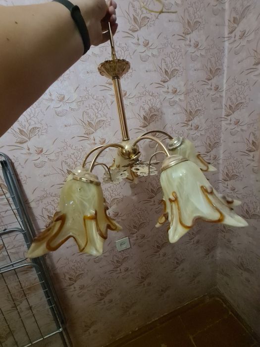 Продам  люстру в хорошем состоянии