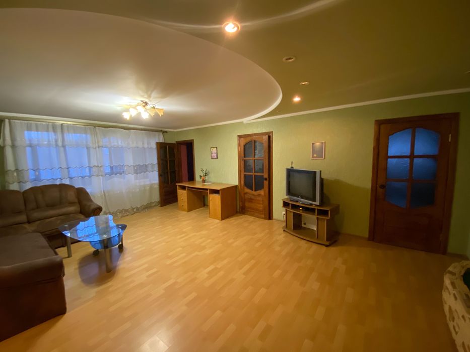 Подобова оренда 4-х кімнатної квартири