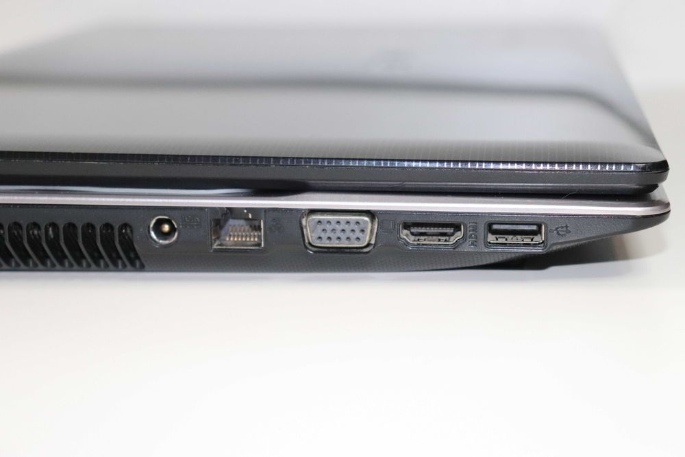 ASUS K53SJ - Core i3-2310M GeForce GT520M, 6GB DDR3, SSD 120GB HDD 500