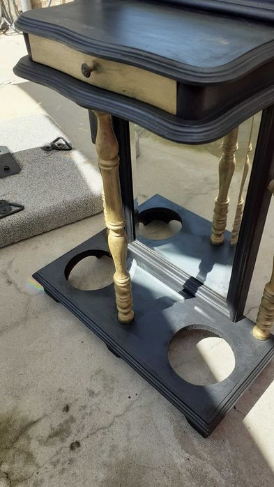 Movel muito antigo de entrada com chapeleira