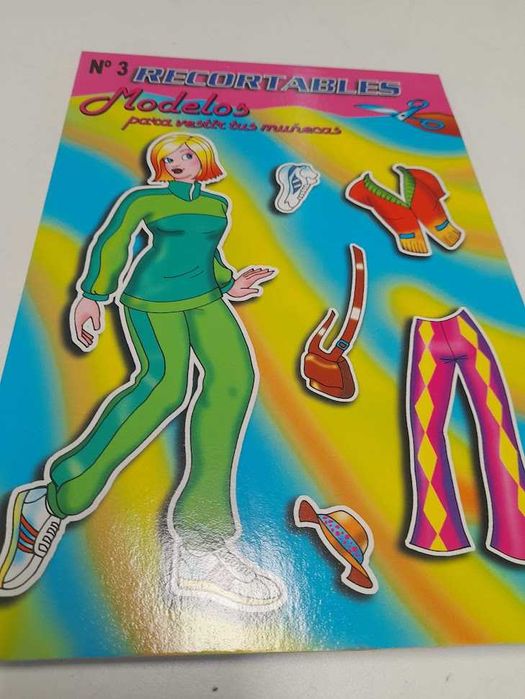Colecção 8 livros recortáveis, roupa mulher