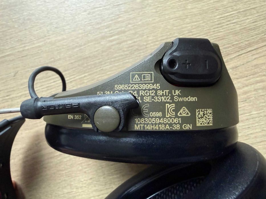 Ochronniki słuchu aktywne 3M Peltor ComTac VIII z mikrofonem Green (A)