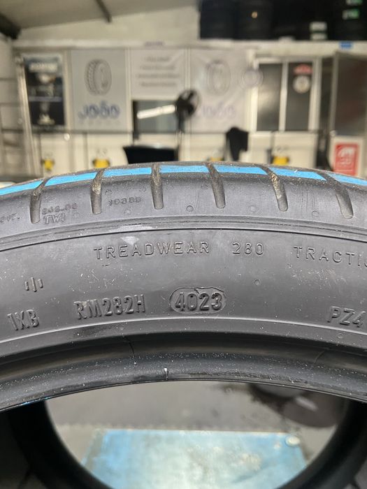 Pneus 255 / 40 R 21 Pirelli