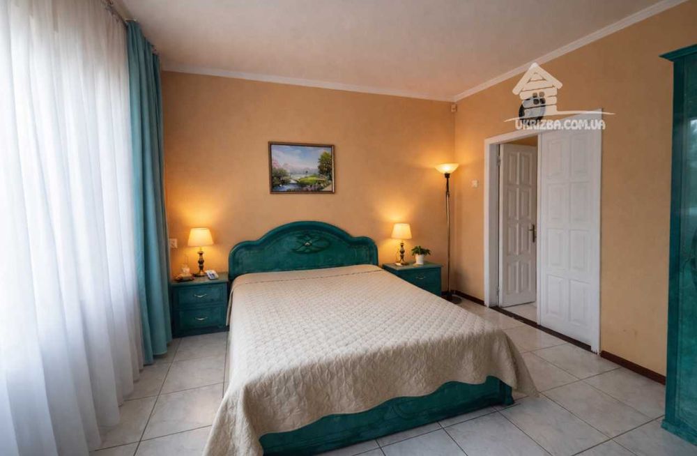 Посуточно. Дом 450 кв., 7 спален. НОВЫЙ ГОД - 30 000 грн.