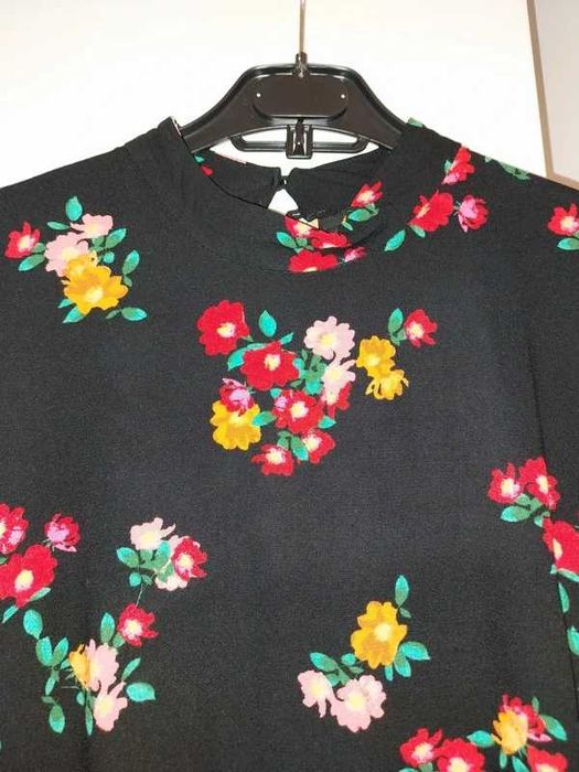 Vestido floral Zara S