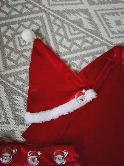 Śliczny welurowy stroj Mikolajki 116/122