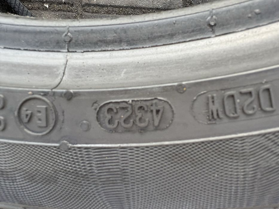 Opona zimowa Continental ContiWinterContact 255 45 R20