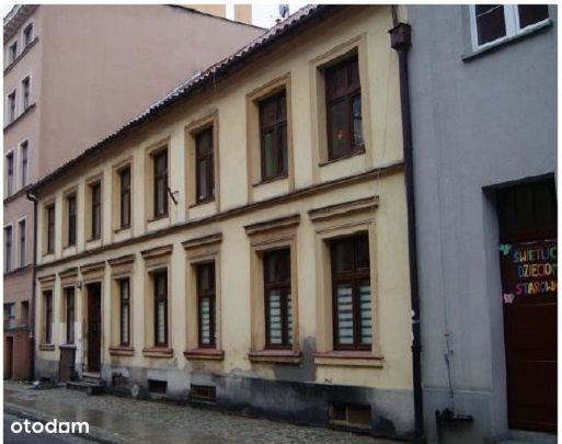 Dom z oficyną – udział