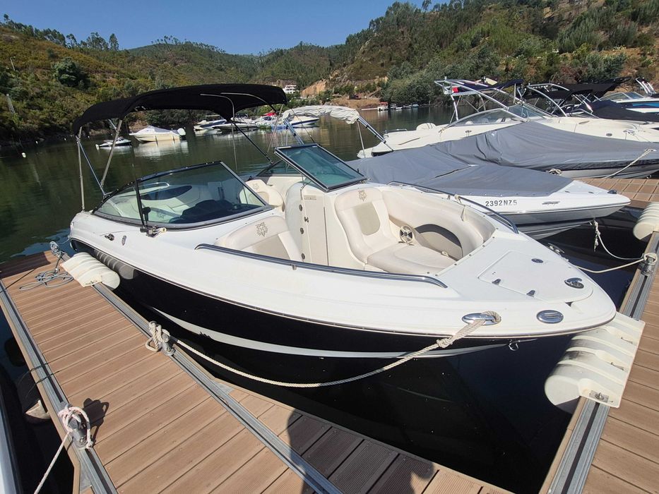 Barco Chaparral 236 SSX V8 300 HP