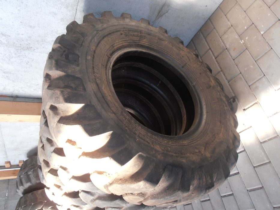 Opony. 10,00 R-20