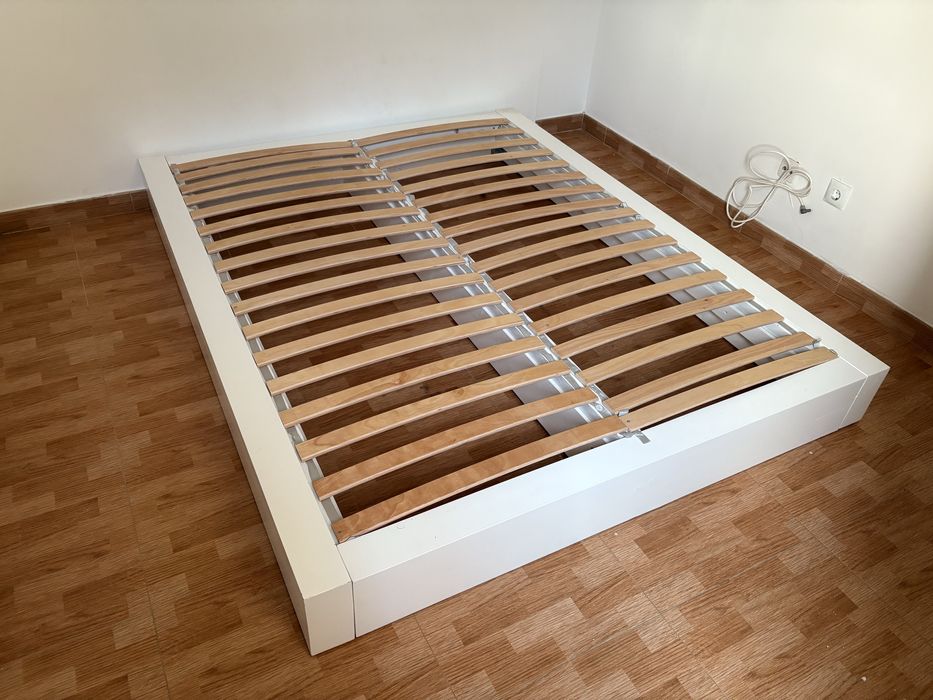 Estrado e cama de casal