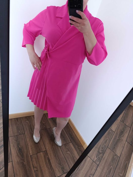 elegancka sukienka różowa pliski +size