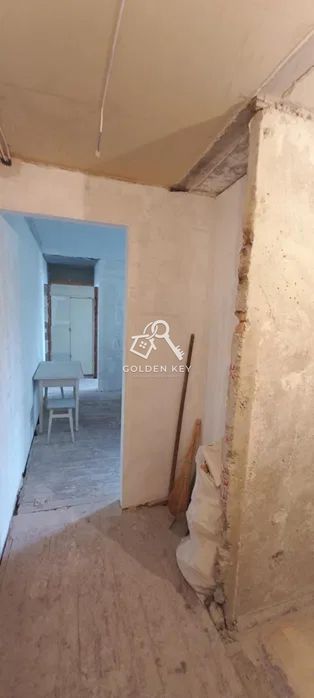 Продаж 3-кімнатної квартири під ремонт на Восході