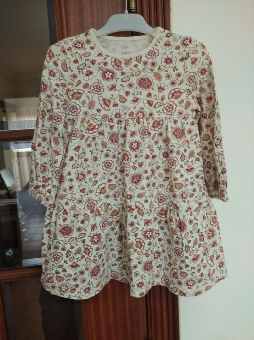 Vestido da C&A tamanho 12/18 meses