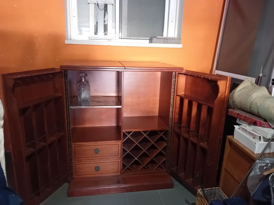 Móvel garrafeira  bar