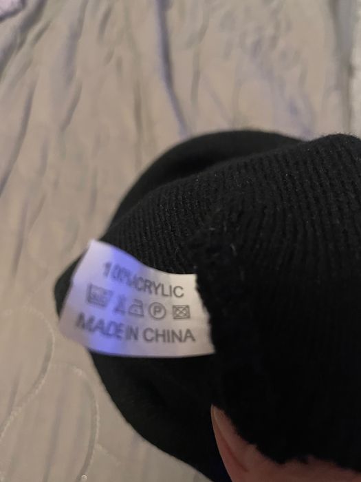 Czarna czapka Guess uni