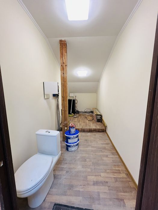 Продаж! Діючий офісний будинок 863м2 з ремонтом + земля 11.6 сот