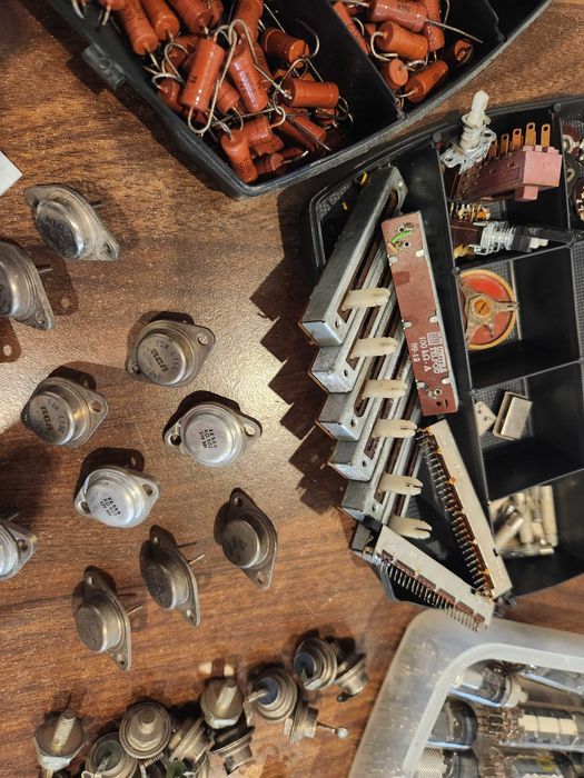 Zapas części Unitra po sąsiedzie